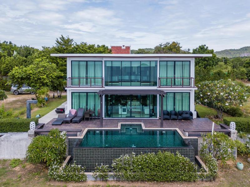 Beachfront Modern 4 Bedroom Pool Villa - Rv ホアヒン郡 エクステリア 写真