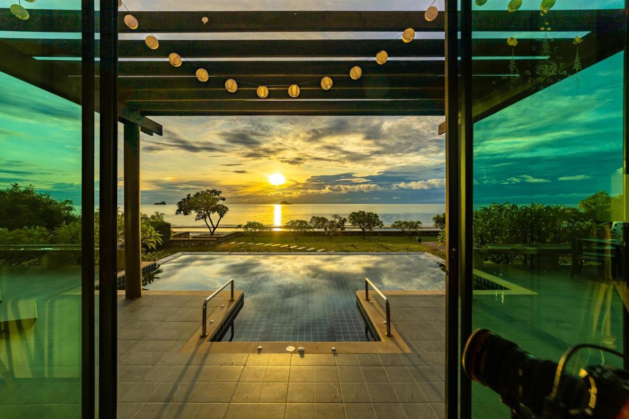 Beachfront Modern 4 Bedroom Pool Villa - Rv ホアヒン郡 エクステリア 写真