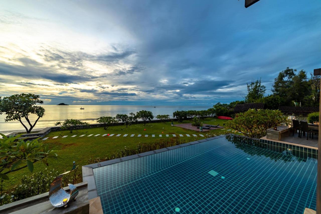 Beachfront Modern 4 Bedroom Pool Villa - Rv ホアヒン郡 エクステリア 写真