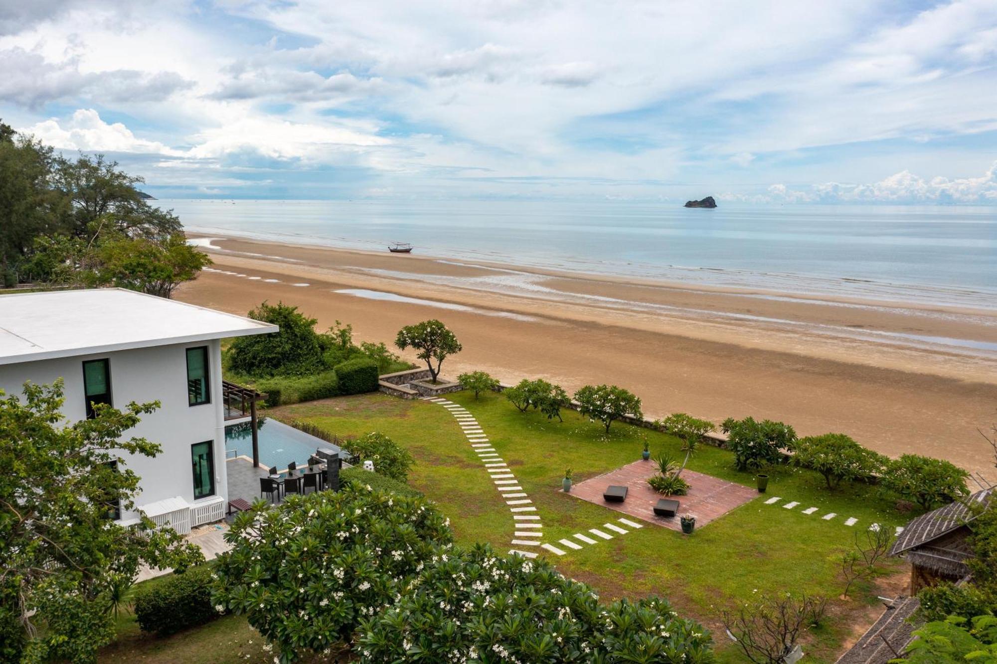 Beachfront Modern 4 Bedroom Pool Villa - Rv ホアヒン郡 エクステリア 写真