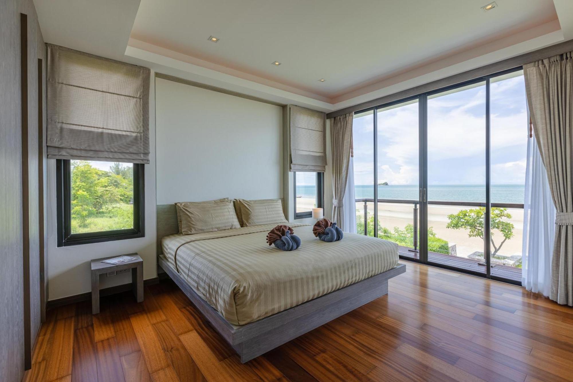 Beachfront Modern 4 Bedroom Pool Villa - Rv ホアヒン郡 エクステリア 写真