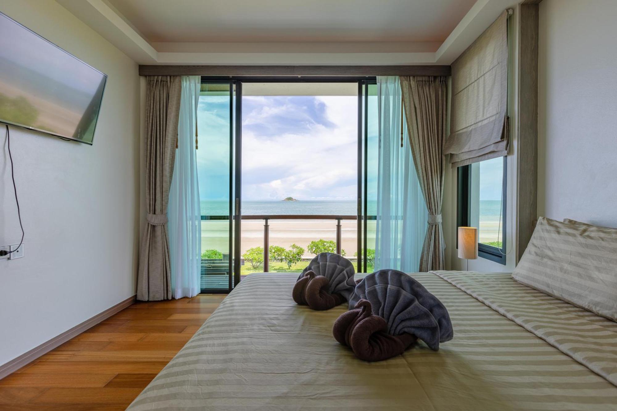 Beachfront Modern 4 Bedroom Pool Villa - Rv ホアヒン郡 エクステリア 写真