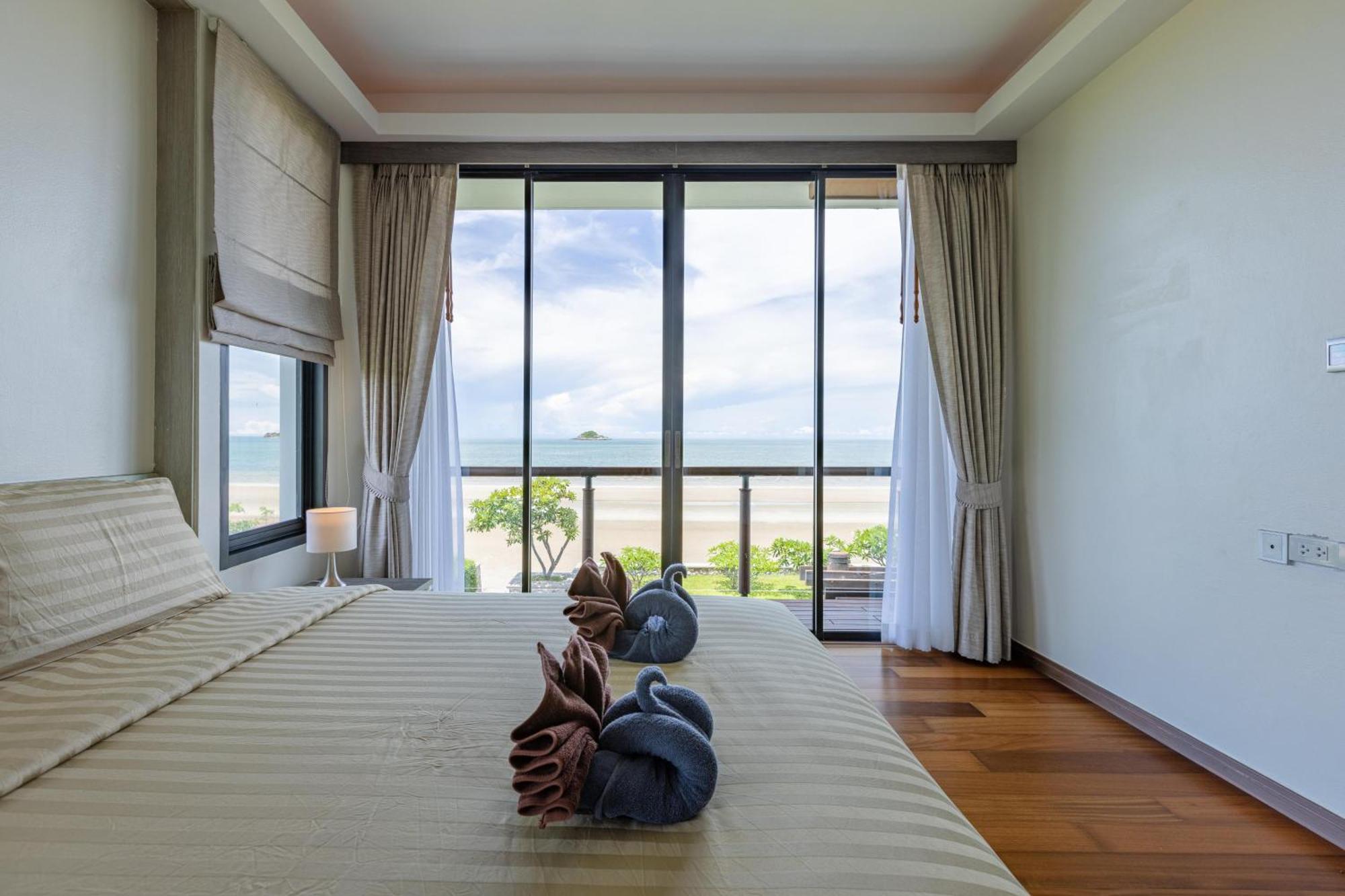 Beachfront Modern 4 Bedroom Pool Villa - Rv ホアヒン郡 エクステリア 写真