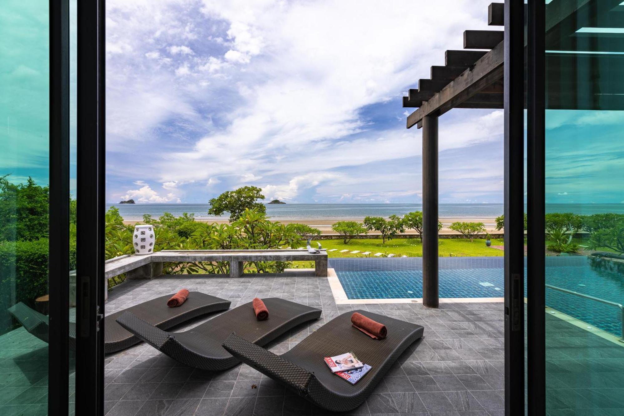 Beachfront Modern 4 Bedroom Pool Villa - Rv ホアヒン郡 エクステリア 写真