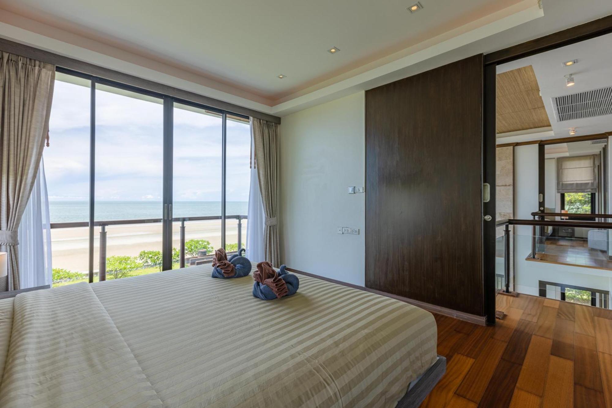 Beachfront Modern 4 Bedroom Pool Villa - Rv ホアヒン郡 エクステリア 写真
