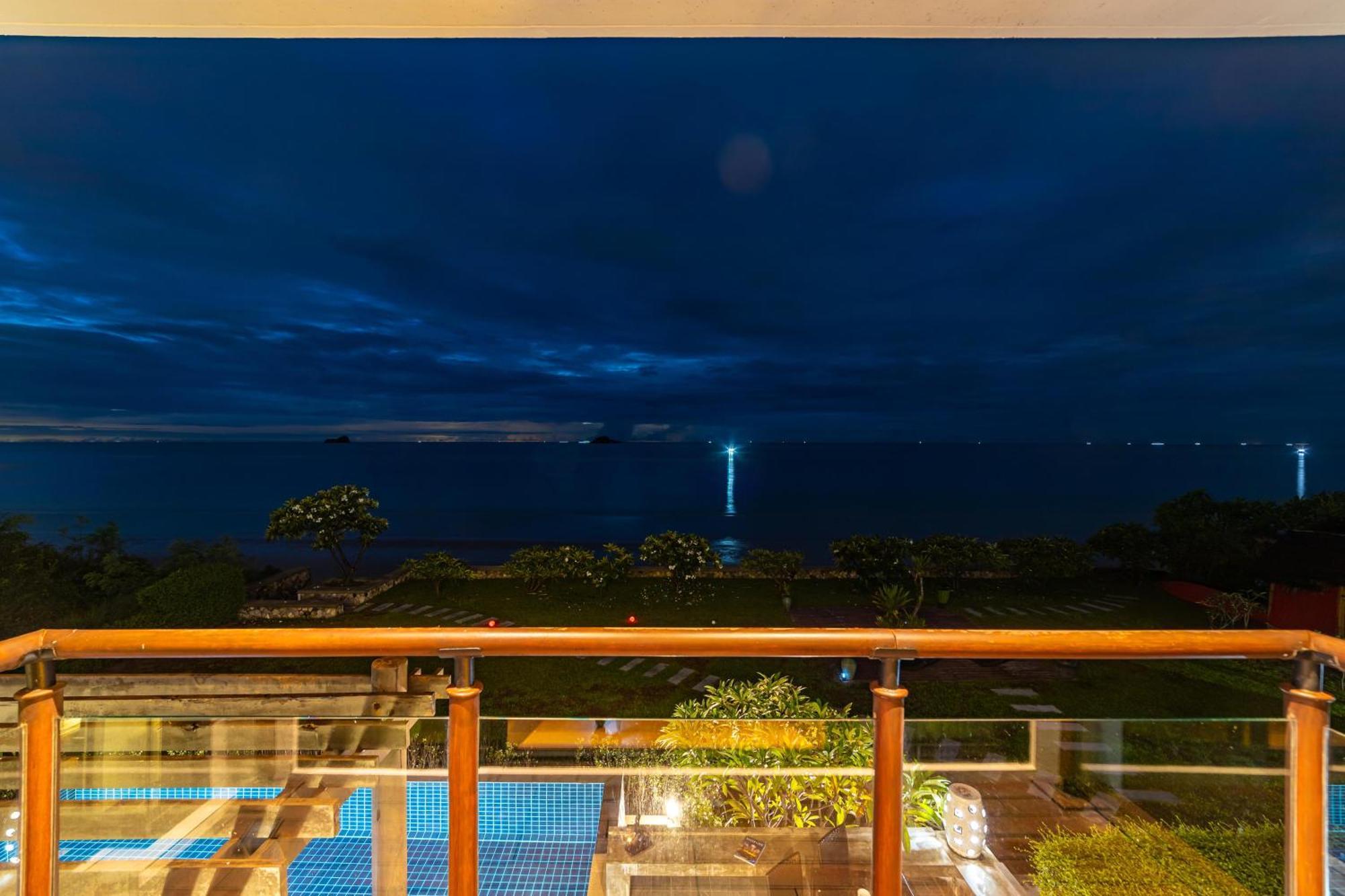 Beachfront Modern 4 Bedroom Pool Villa - Rv ホアヒン郡 エクステリア 写真