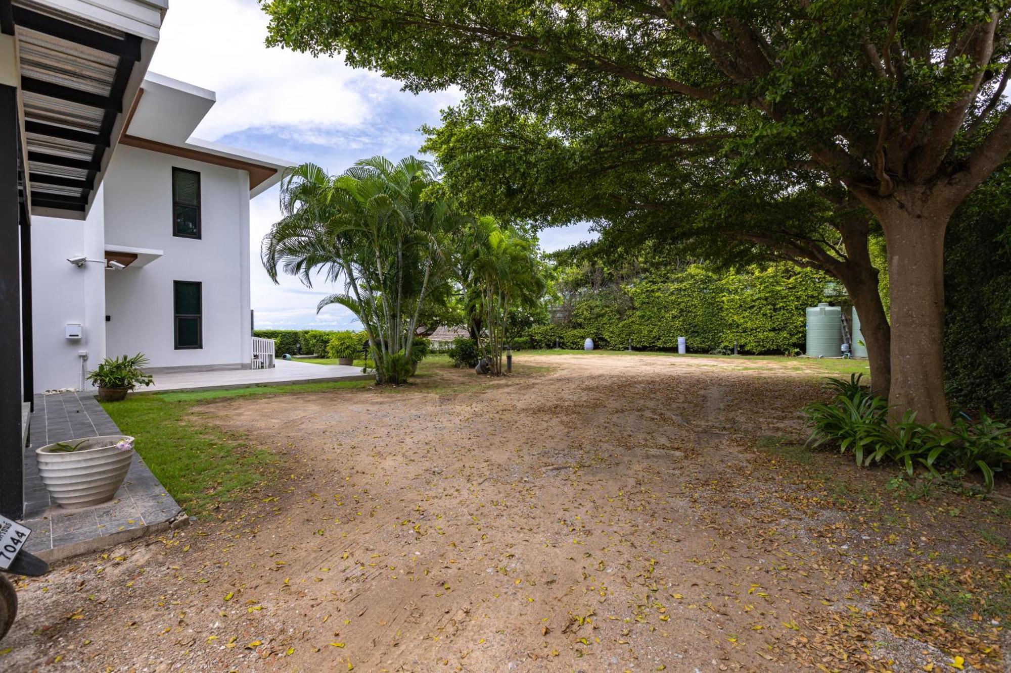 Beachfront Modern 4 Bedroom Pool Villa - Rv ホアヒン郡 エクステリア 写真