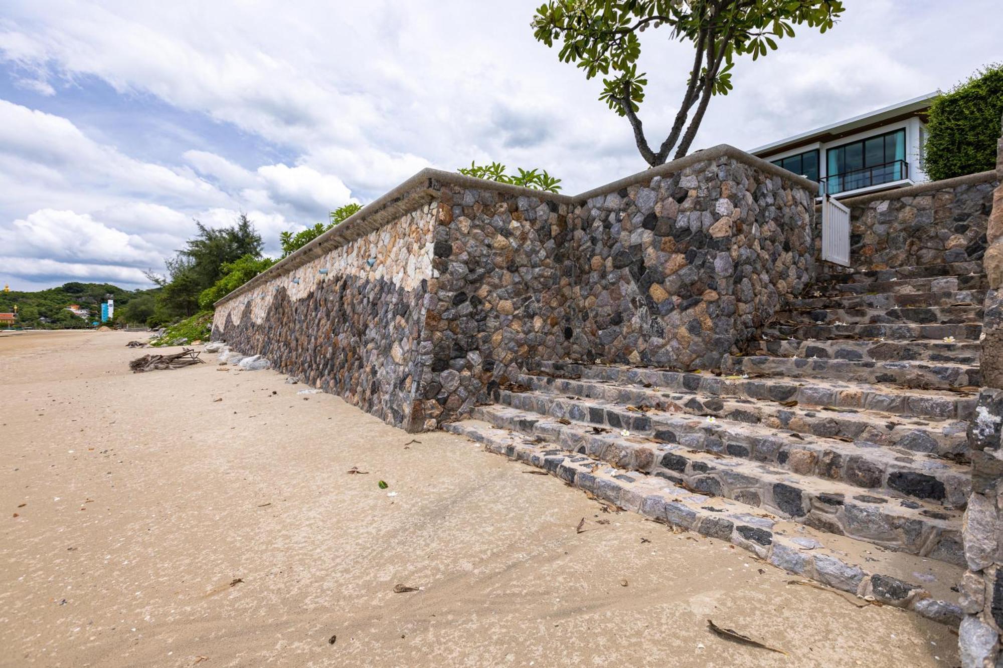 Beachfront Modern 4 Bedroom Pool Villa - Rv ホアヒン郡 エクステリア 写真