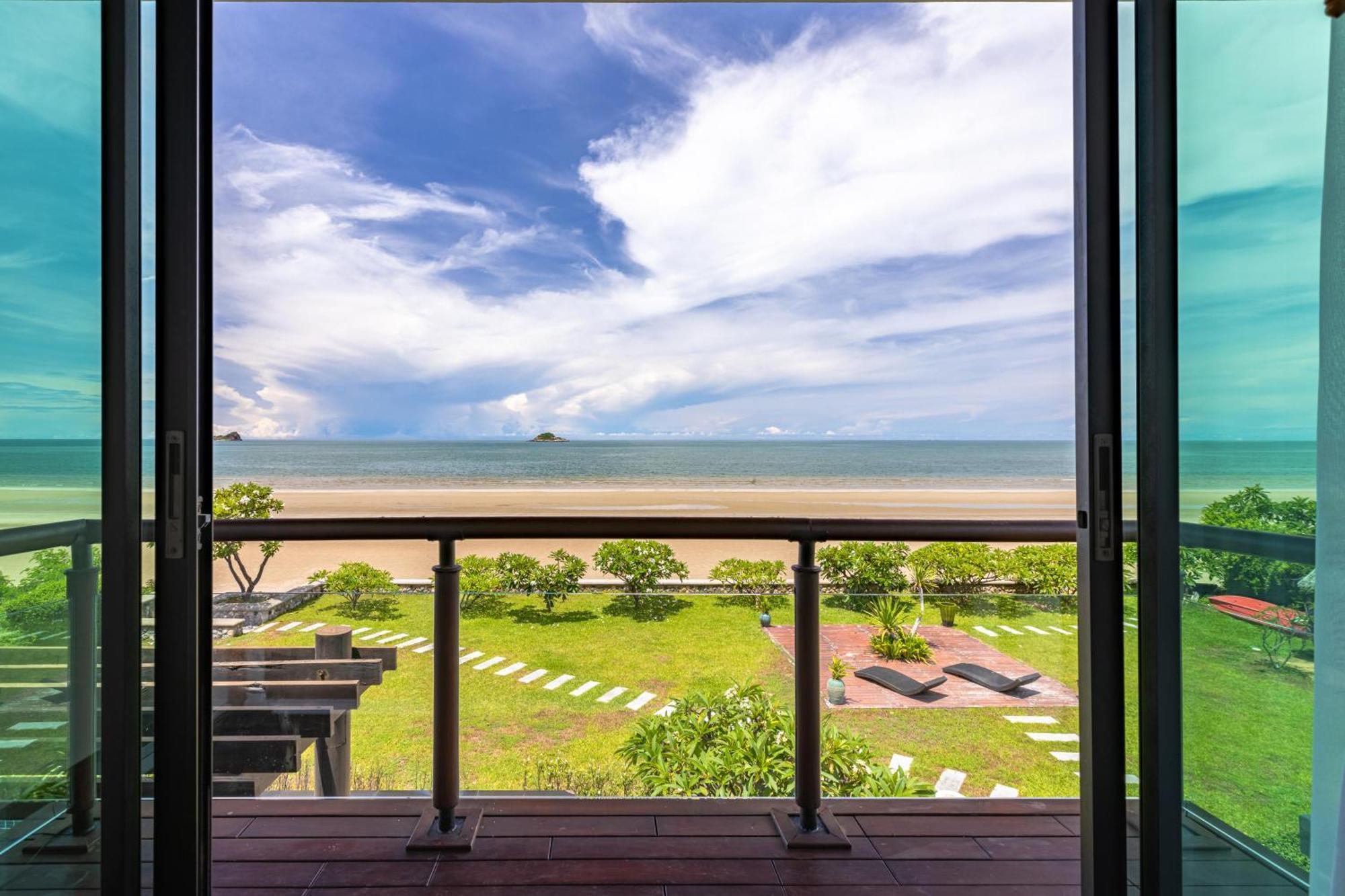 Beachfront Modern 4 Bedroom Pool Villa - Rv ホアヒン郡 エクステリア 写真